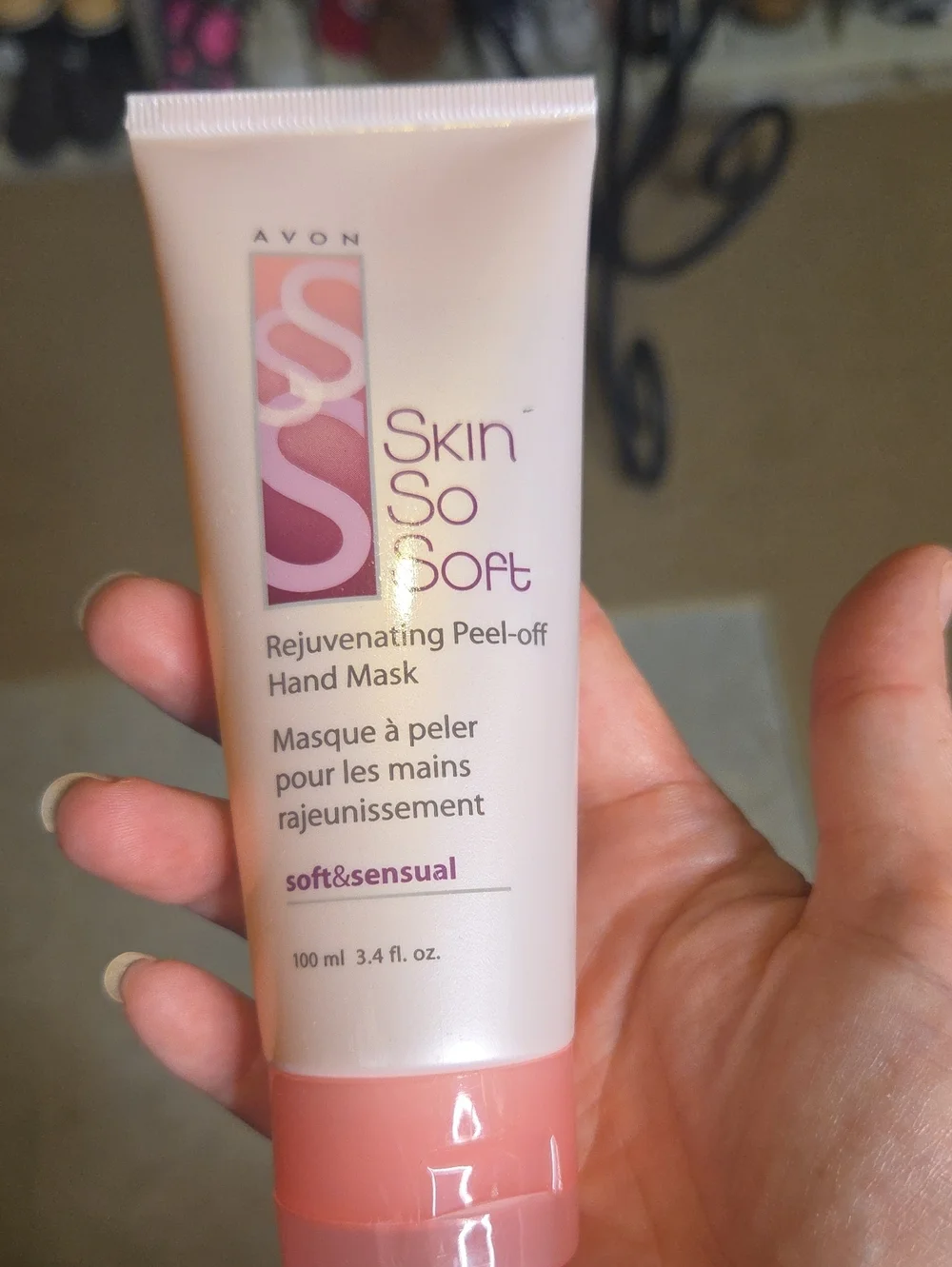 Avon Skin So Soft Rejuvenating Peel-Off Hand Mask - Light Pink Tube